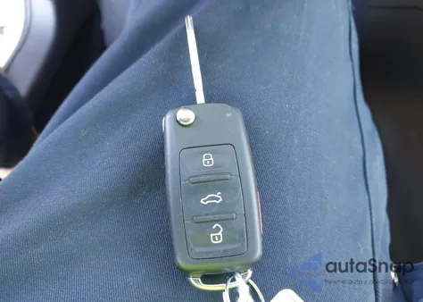 2018 Volkswagen Jetta 1.4T Se/1.4T Wolfsburg Edition z USA, uszkodzony, nr VIN 3VWDB7AJ3JM257922